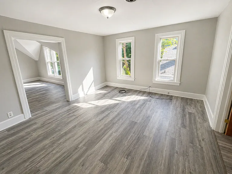 811 & 813 Park St SW — Photo 4