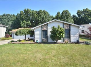 654 Angiline Dr, Youngstown, OH