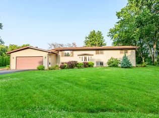 6N684 Crestwood Dr, St Charles, IL 60175