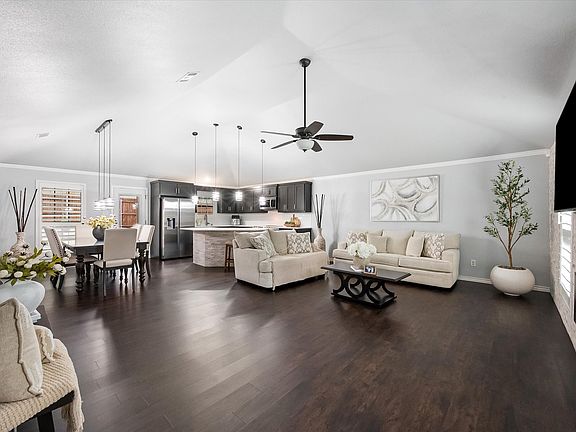 3rd image of 3104 Creekwood Ln