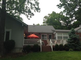 13 Taylor Woods Dr, Saint Louis, MO 63122