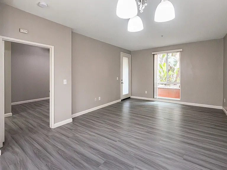 Metro 102 Apartments — Photo 9