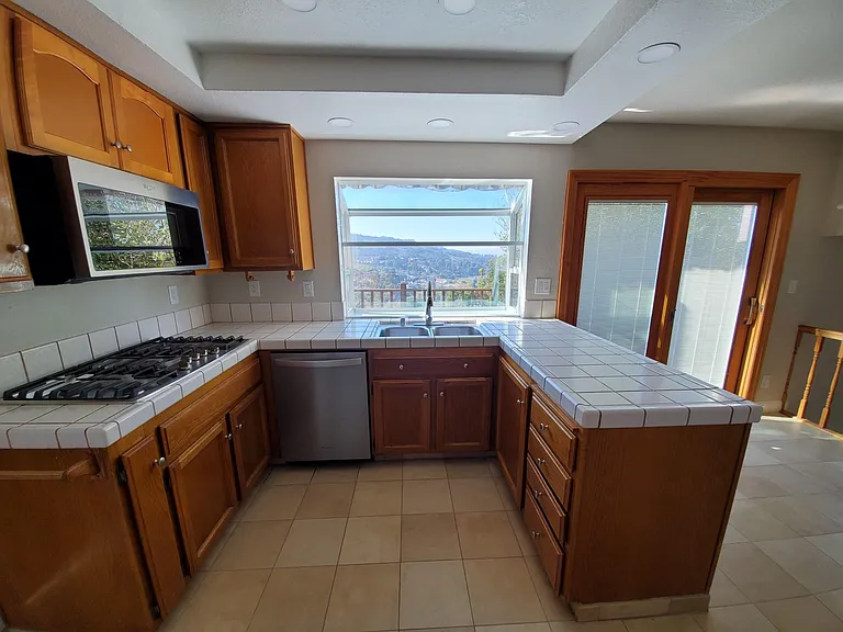 5700 Skyview Pl — Photo 6
