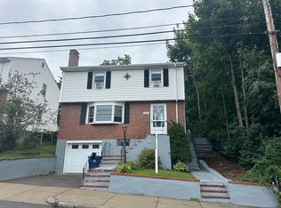 202 Glenellen Rd, West Roxbury, MA 02132