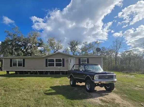 317 River Rd, Angleton, TX 77515