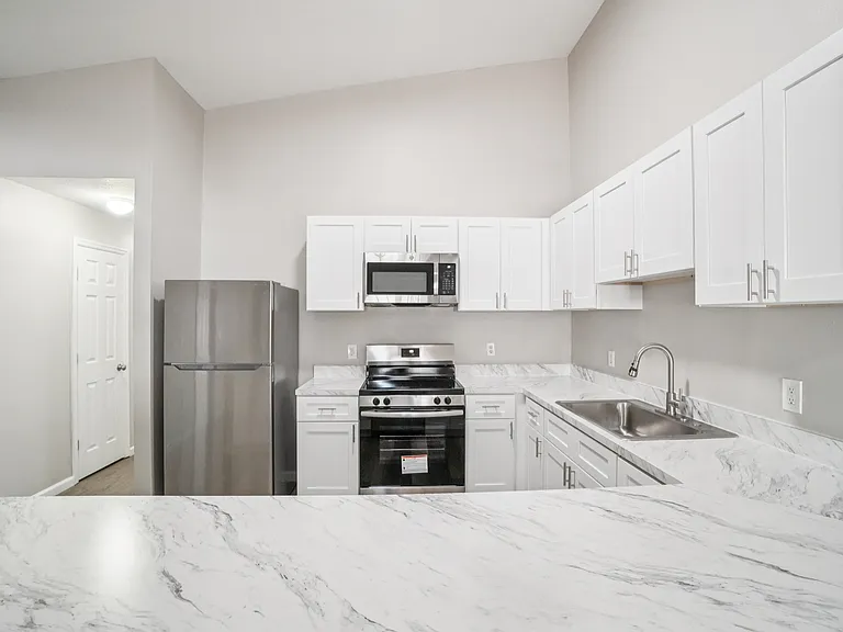 Sun-drenched and spotless: Enjoy a bright, airy cooking space with sleek finishes and modern lighting.