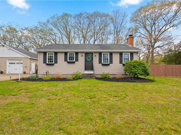 11 Crowell St, Cumberland, RI 02864