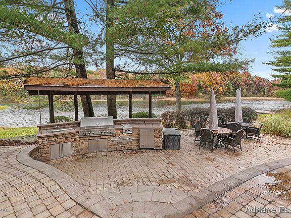 3rd image of 170 Hunter Lake Dr