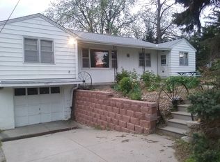 8302 S 32nd St, Omaha, NE 68147