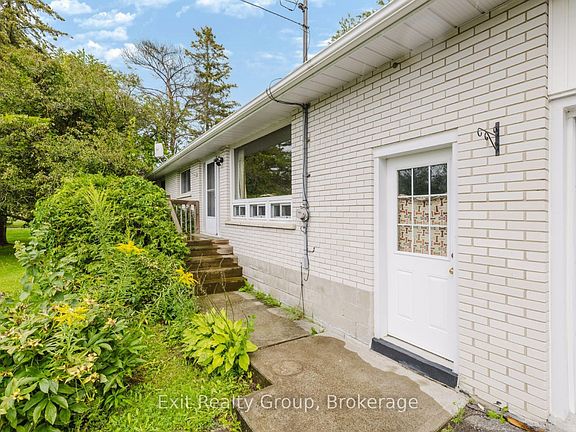 3rd image of 142 Sunningdale Dr