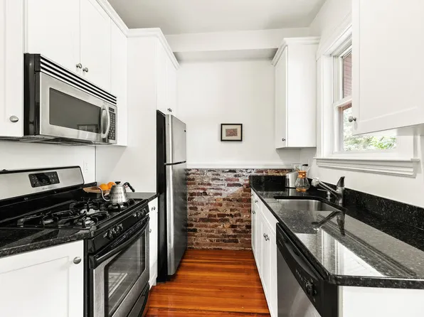 46 Elmwood St #2, Somerville, MA 02144