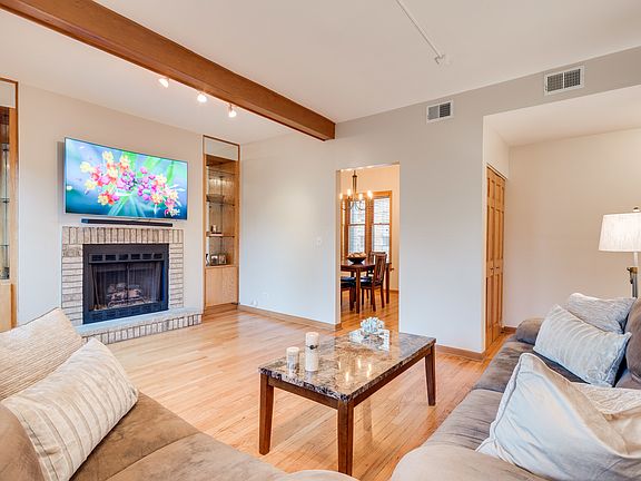 3rd image of 4014 N Clarendon Ave