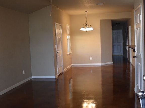 3rd image of 1905 Yuron Trce APT A