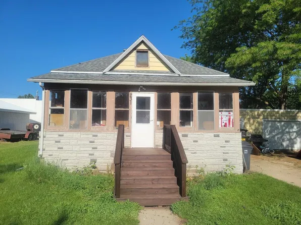 231 7th St, Walnut Grove, MN 56180