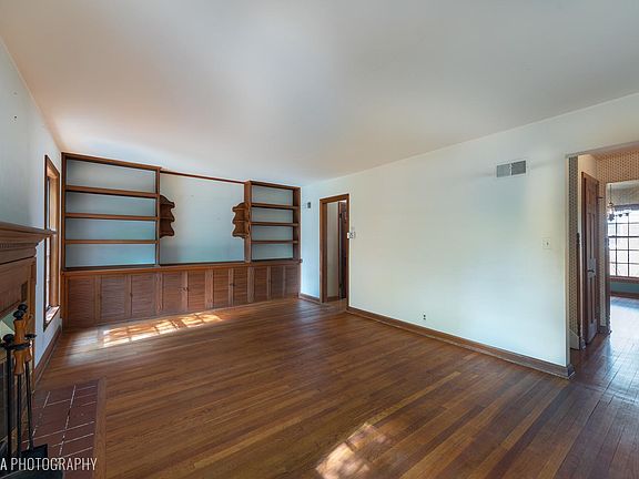 2nd image of 324 Wiltshire Ln