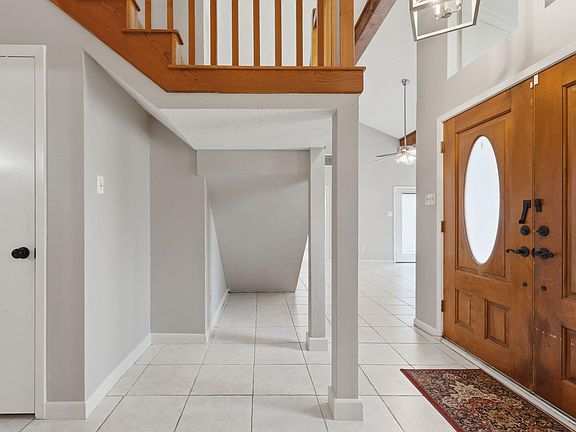 5th image of 6611 Rippling Hollow Dr