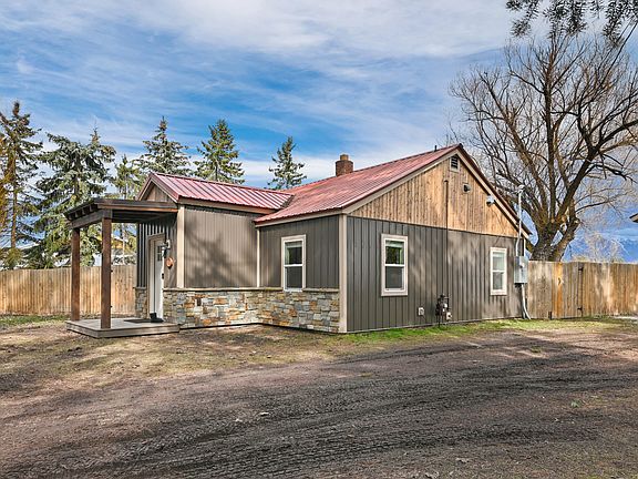 3rd image of 525 Maple Dr