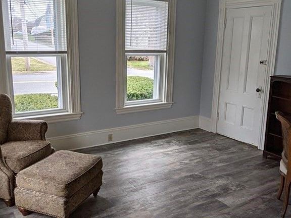 3rd image of 91 Oak St Floor 1