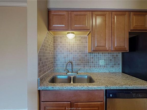 5th image of 904 University Oaks #2