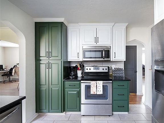 3rd image of 4808 Delmar St