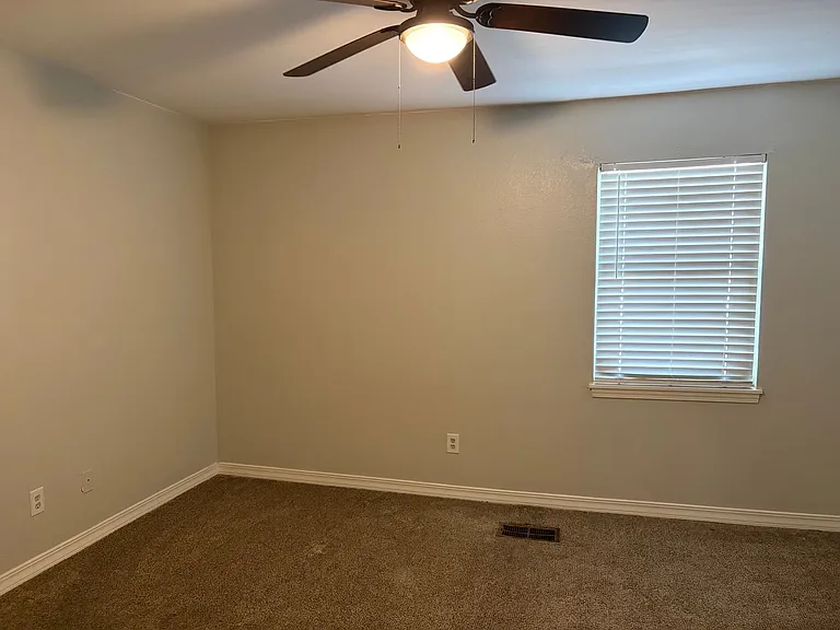 2138 Airline Dr #119 — Photo 9