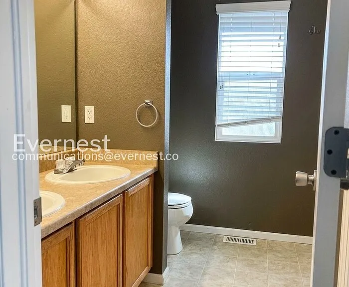 8215 Silver Glen Dr — Photo 13