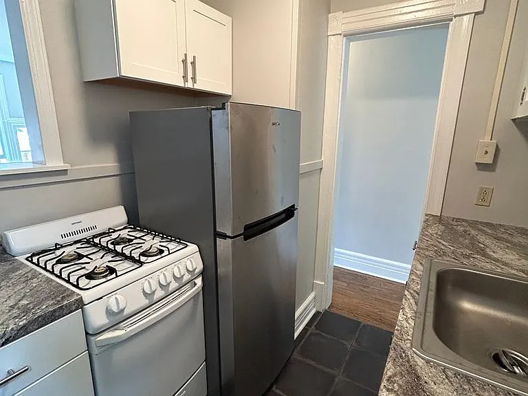 21 N Ferry St — Photo 26
