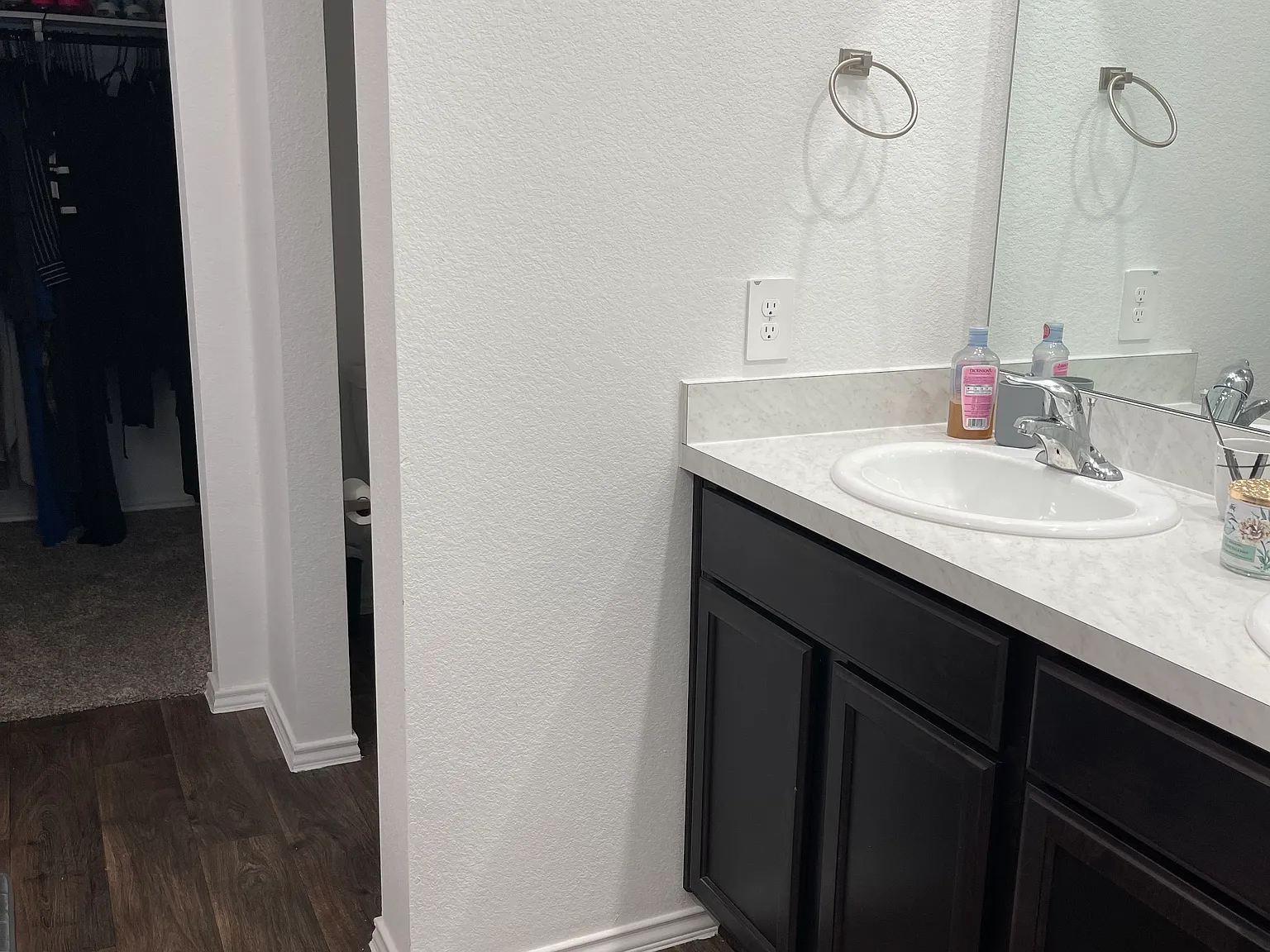 4 bed, 2220 sqft, $2,500 — Photo 4