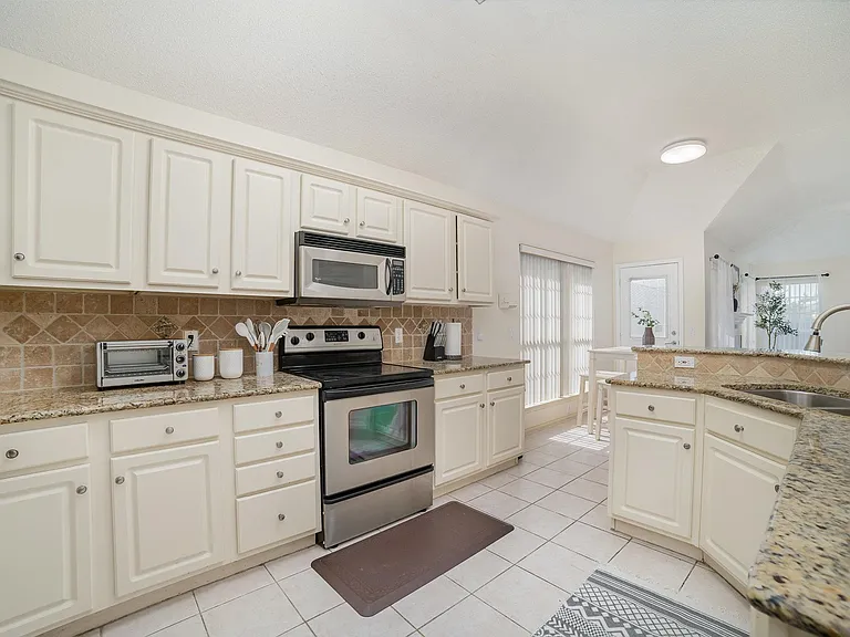 4201 Pinewood Dr — Photo 6