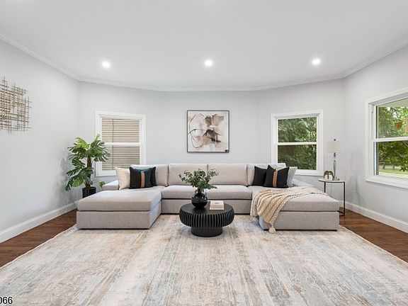 4th image of 231 Highland Ave