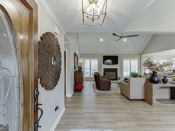 5th image of 61 Hunters Way