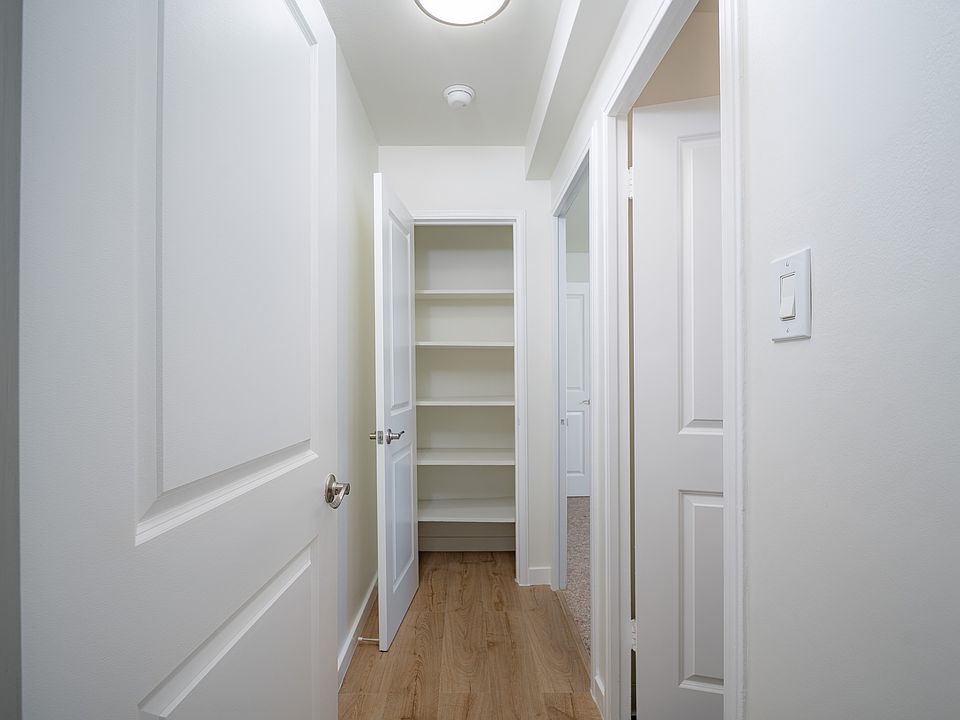DeSabla #1102 hallway