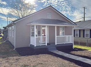 704 7th St, Nitro, WV 25143