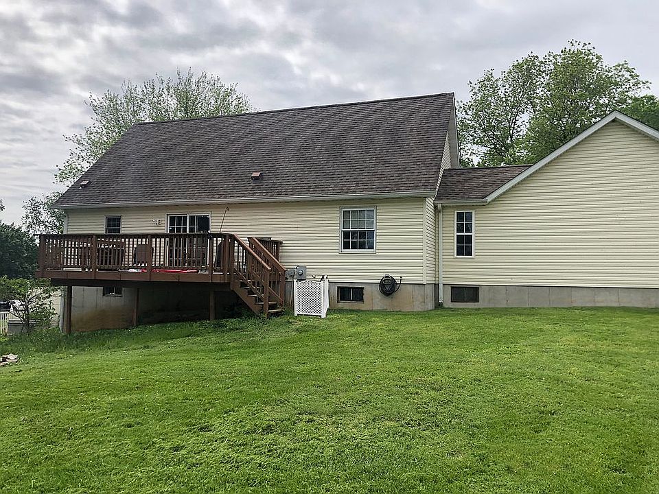 2nd image of 305 Fairview Ln