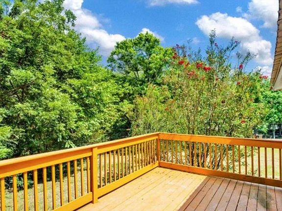 4th image of 512 Park Rd