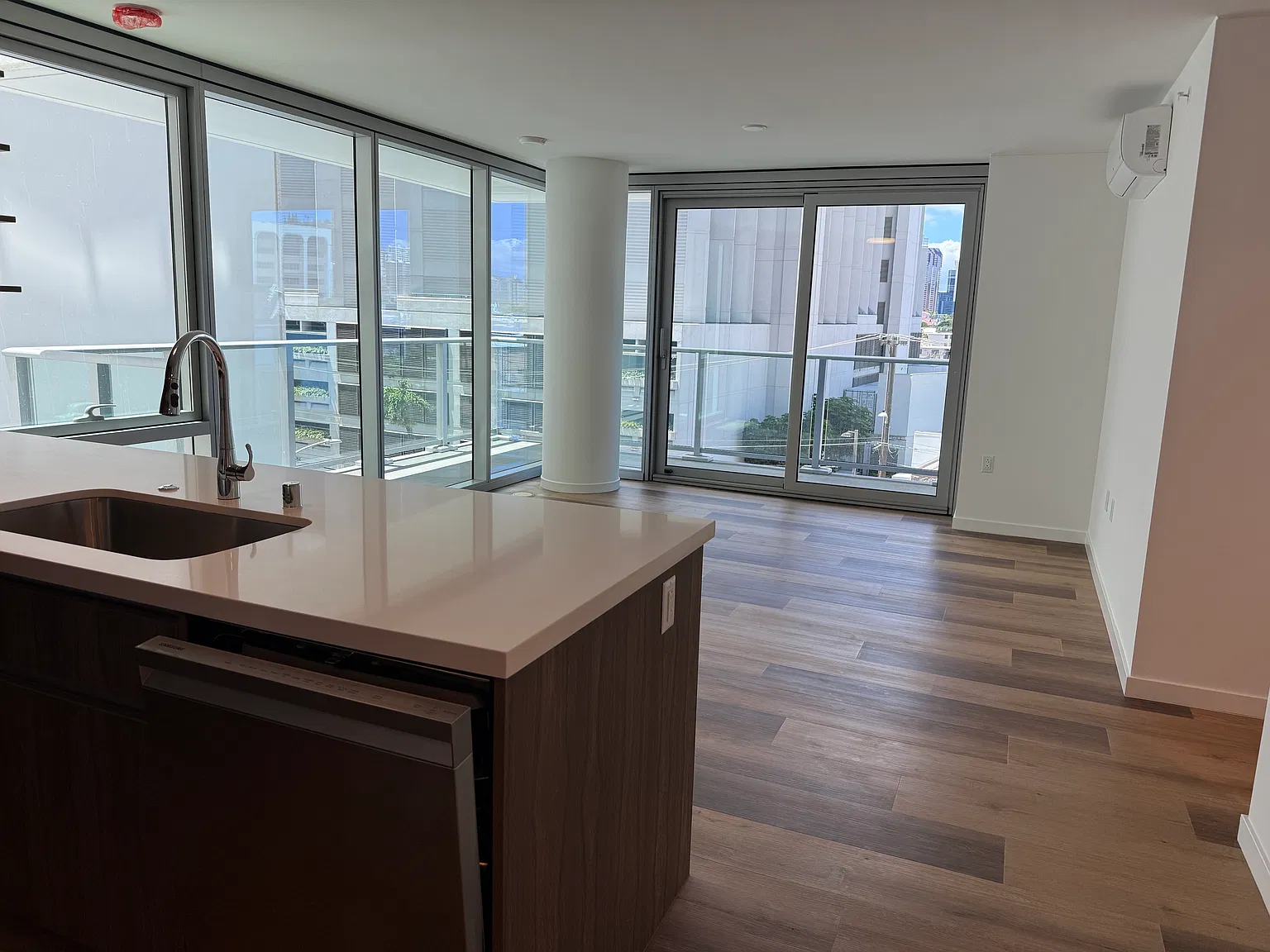 2 bed, 871 sqft, $4,400 — Photo 2