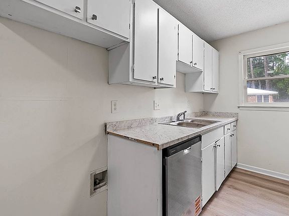 5th image of 209 Melody Ln #C