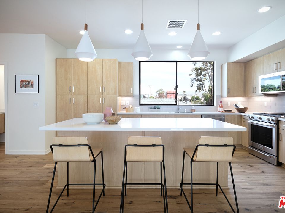 2nd image of 5131 Cartwright Ave