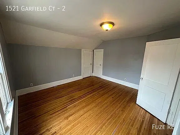 Great 1BR/1BA Duplex With Bonus Room Available Now! — Photo 4