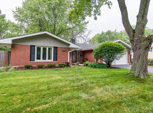 2S714 Devonshire Ln, Glen Ellyn, IL 60137