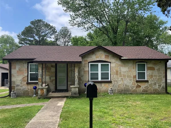 412 N Park Ave, Cuba, MO 65453