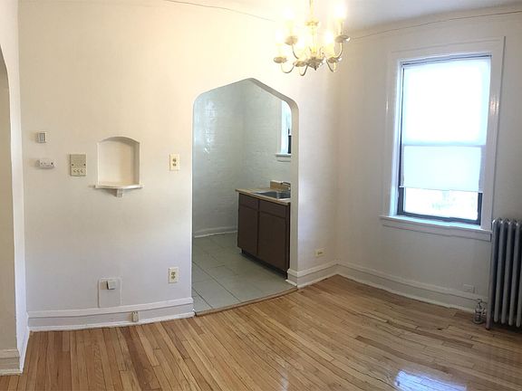 3rd image of 10740 S Calumet Ave APT 1N