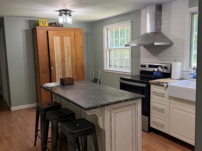 83 Burnham Rd — Photo 3