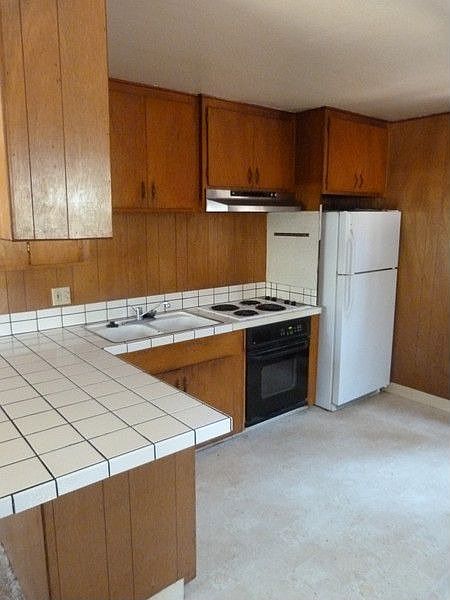 2nd image of 2524 Armstrong Ave