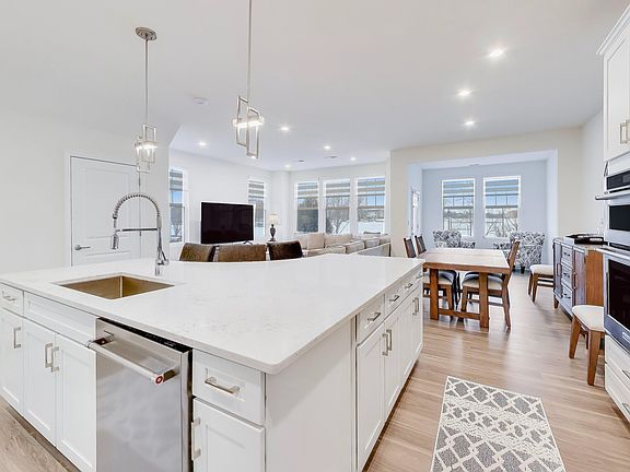 3rd image of 579 Watercress Dr
