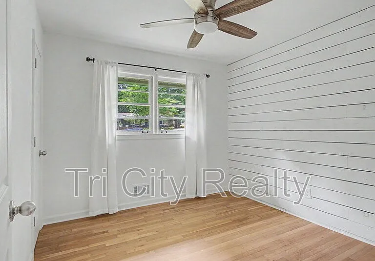 212 Hilltop Dr — Photo 24