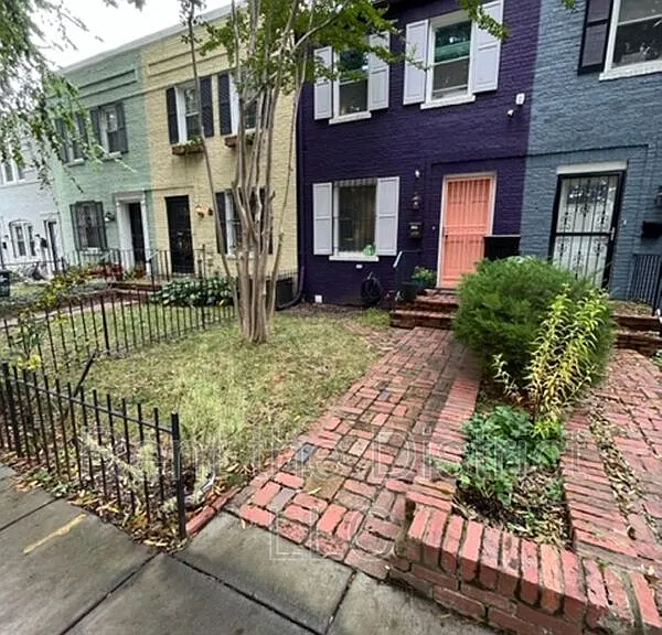 109 P St SW — Photo 1