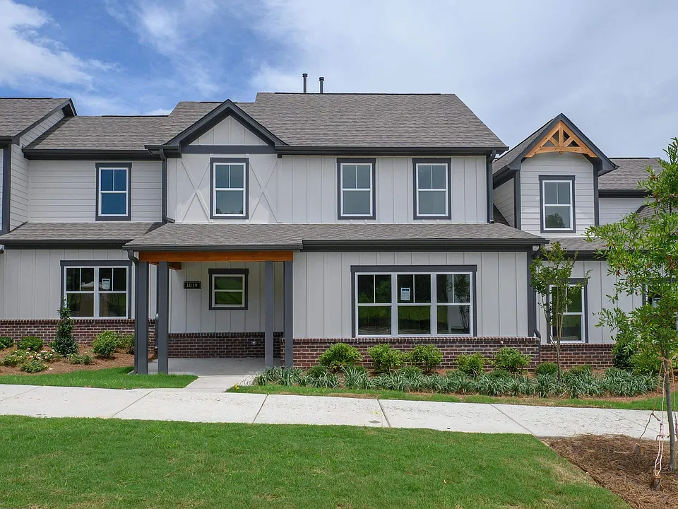 1002 Grand River Blvd W