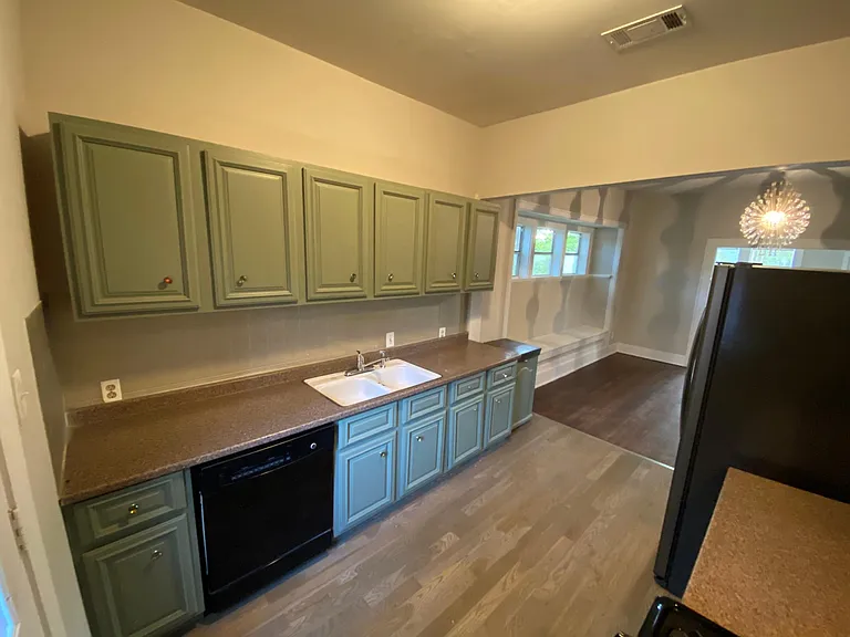 1175 Springdale Rd — Photo 5
