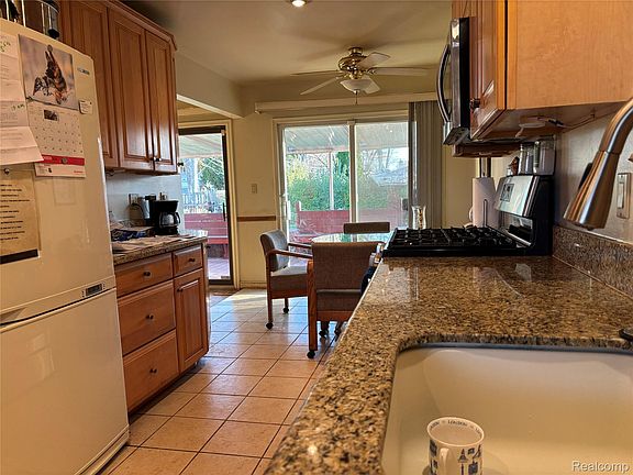 2nd image of 26411 W Warren St